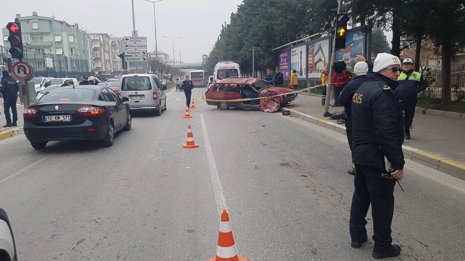 Balıkesir'de otobüs ile otomobil çarpıştı: 1 ölü