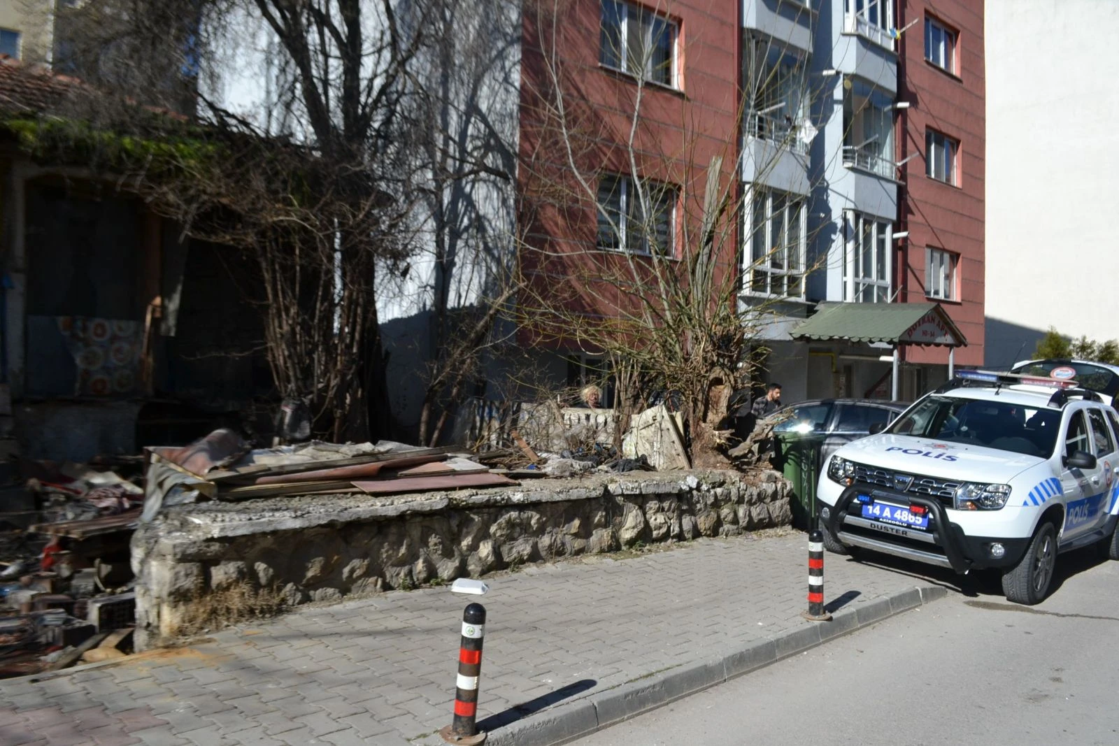 Boş evden gelen kedi sesi, define kuyusunu ortaya çıkardı