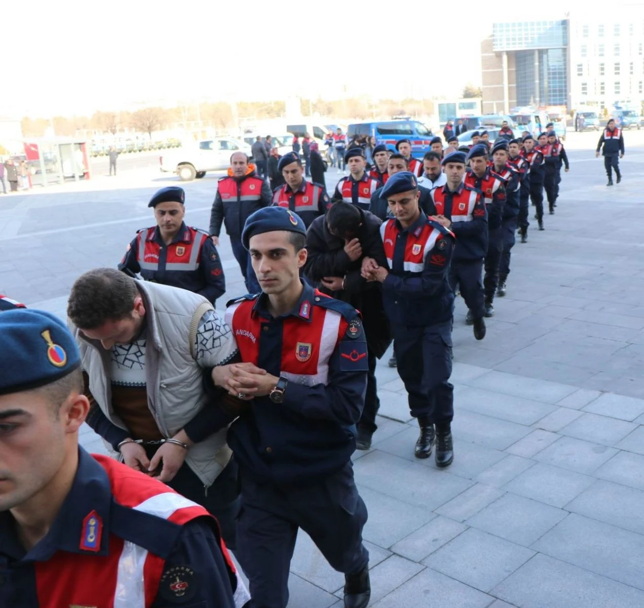 Yeşil reçete operasyonunda gözaltına alınan 30 kişi adliyede