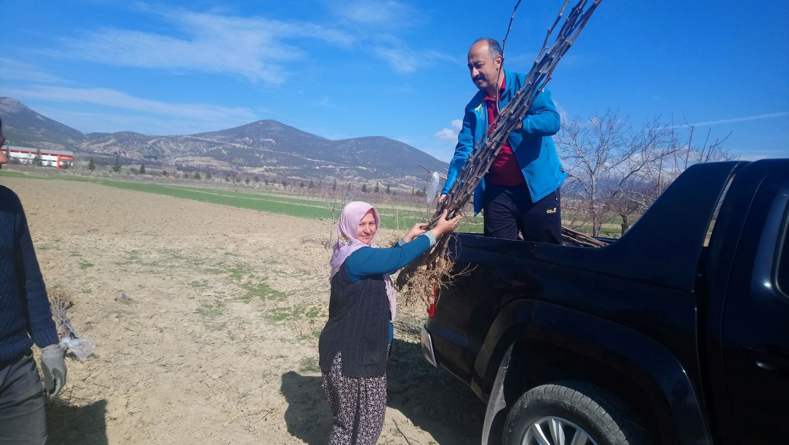 Hünnap yemeyi değil, hünnap yetiştirmeyi öğrettiler