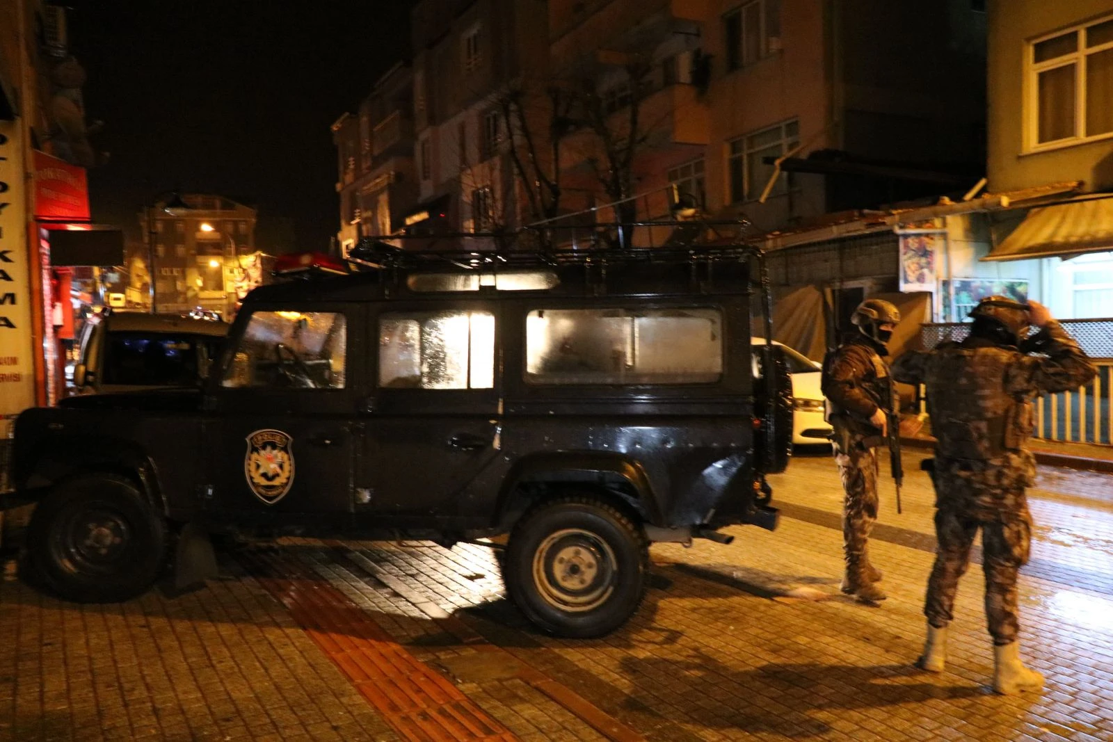 İstanbul’da şafak vakti özel harekat destekli narkotik operasyonu: 40 gözaltı