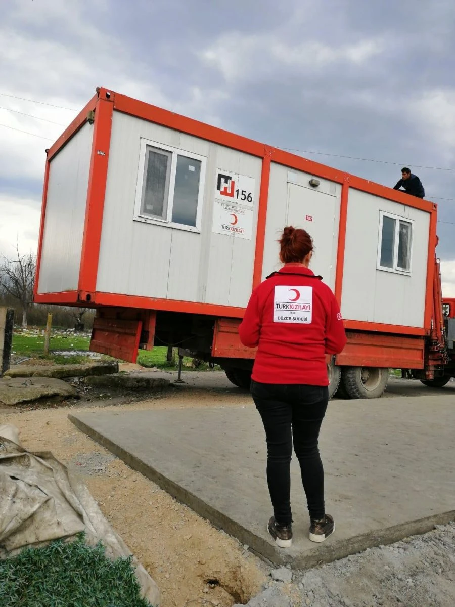 Kızılay yaşlı kadına sahip çıktı