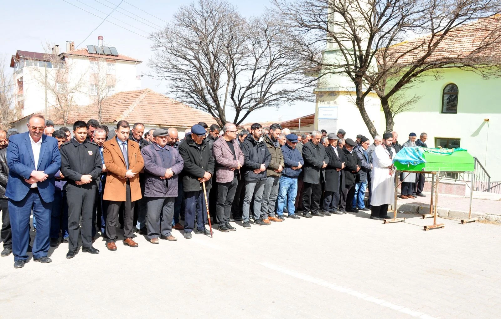 Oğlunun öldürdüğü anne son yolculuğuna uğurlandı