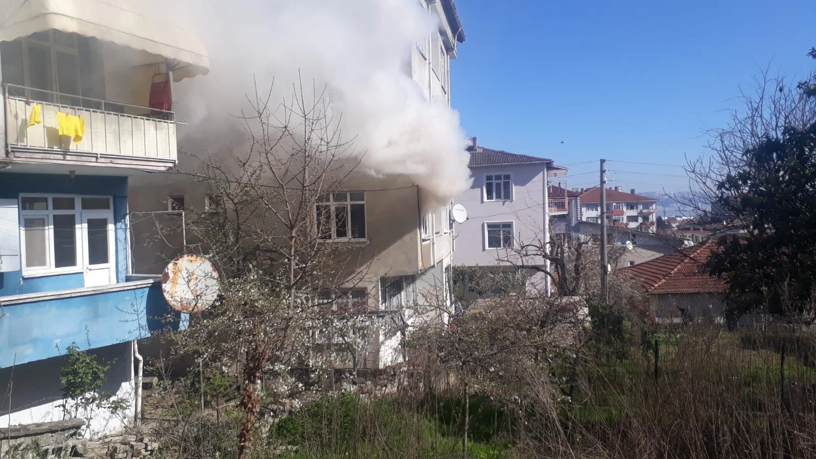 Çakmakla oynayan 4 yaşındaki çocuk evi yakıyordu