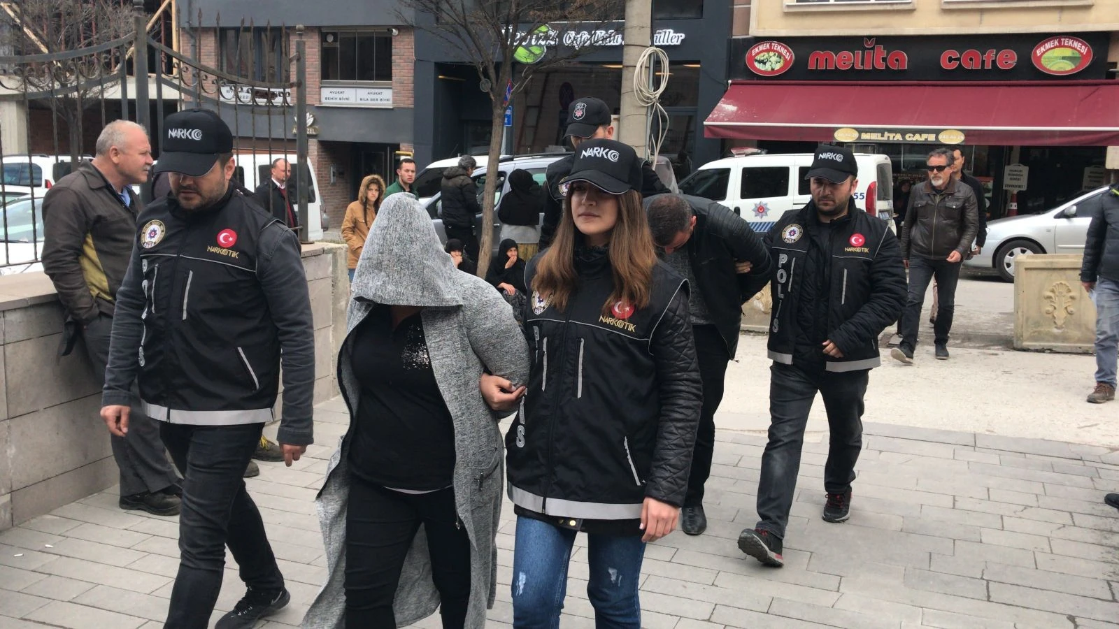 Uyuşturucu satıcıları adliyede