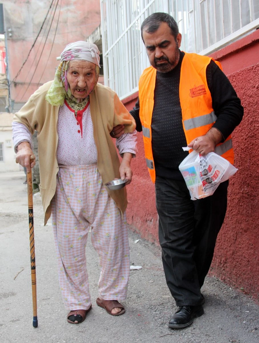 Her gün 250 yoksul kadına yemek