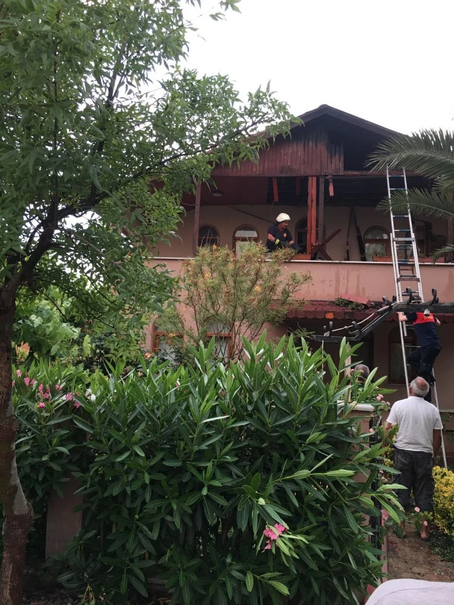 Yalova'da aynı eve ikinci kez yıldırım düştü, maddi hasar oluştu