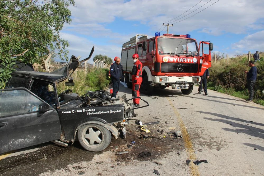 Taş dolu kamyon, otomobille çarpıştı: 2 yaralı