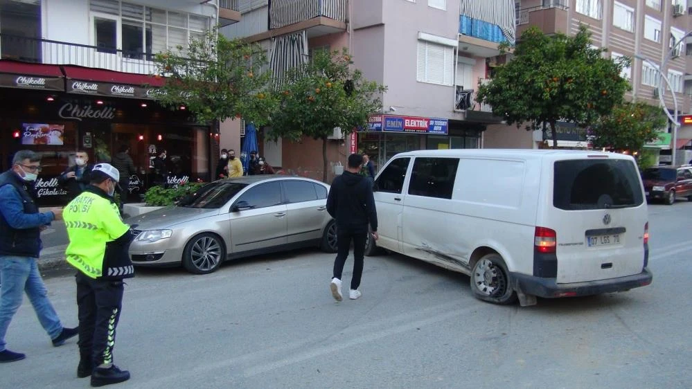 Zincirleme kaza ucuz atlatıldı, çarpışma sesini duyan kaçtı