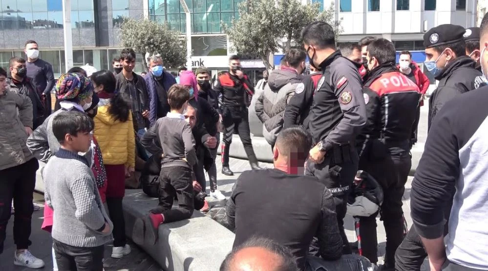 İranlı turist ile seyyar satıcılar birbirine girdi