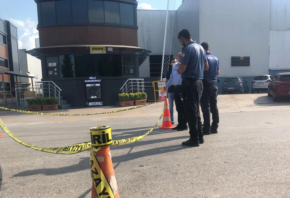 Fabrika önünde bekleyen işçiye kurşun yağdırdı