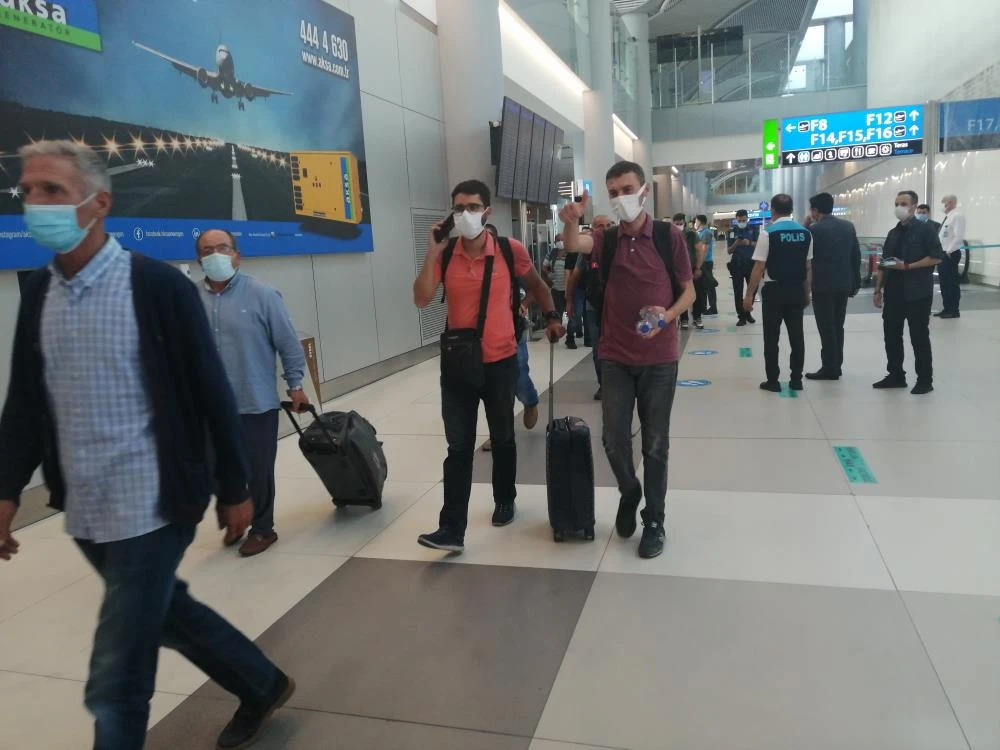 Afganistan’daki Türkler tahliye uçağıyla yurda getirildi