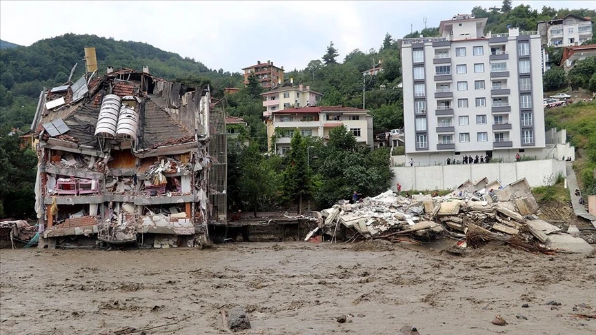 Son dakika! Batı Karadeniz'de sel felaketi: Kastamonu, Sinop ve Bartın'da bilanço ağırlaşıyor