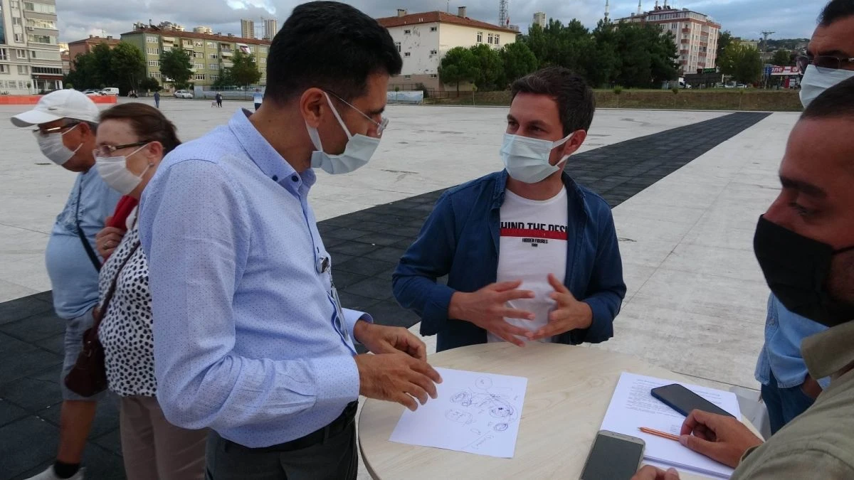 Doktora yarım saat yetti: Aşı karşıtı vatandaşı çizimle ikna etti