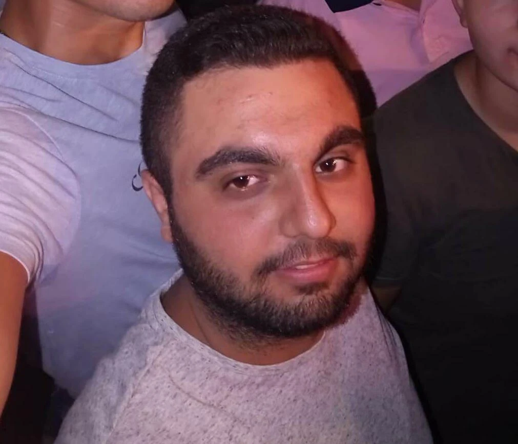 Arkasında tek bir not bırakarak bileklerini kesip, kendini astı!