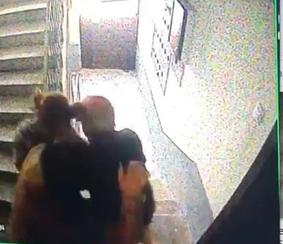 Tehditlerine maruz kaldıkları komşuları tarafından bıçaklı saldırıya uğradılar