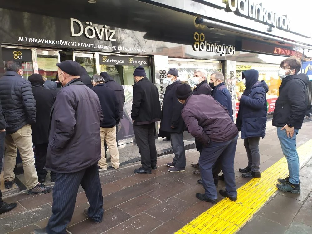 Cumhurbaşkanı Erdoğan yastık altını işaret etti: Vatandaşlar döviz bürolarına koştu