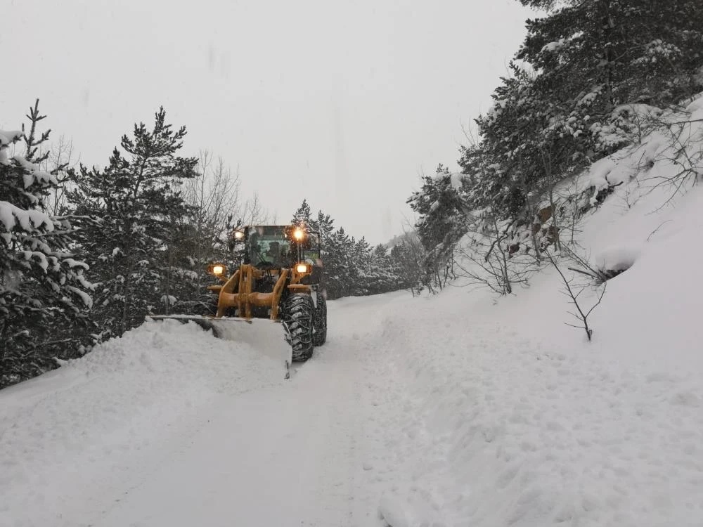 Yollarda hava muhalefeti sürüyor! Otoyollarda son durum, il il açık ve kapalı olan yollar