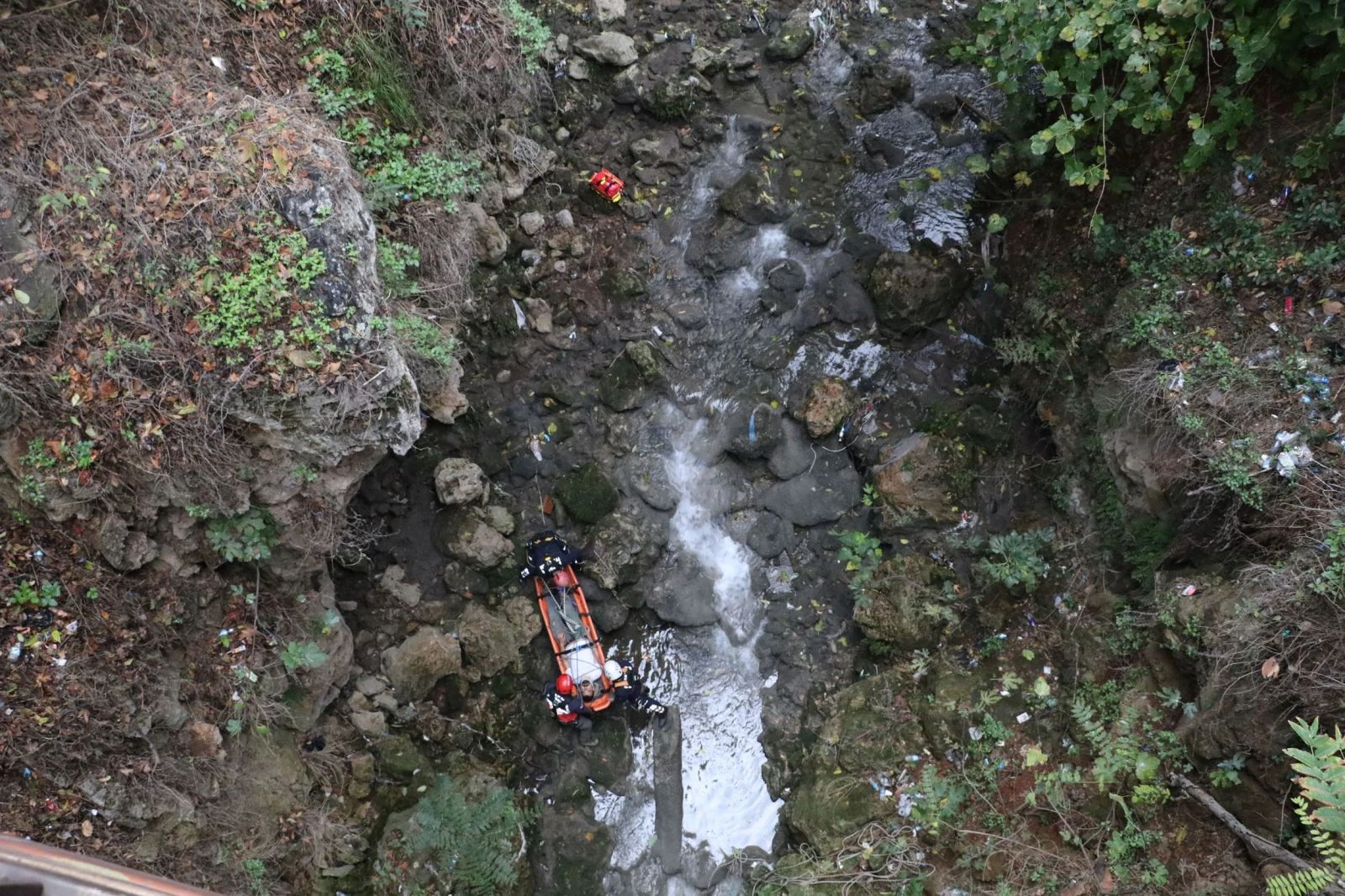 Antalya'da 30 metrelik kanyonda film gibi kurtarma operasyonu