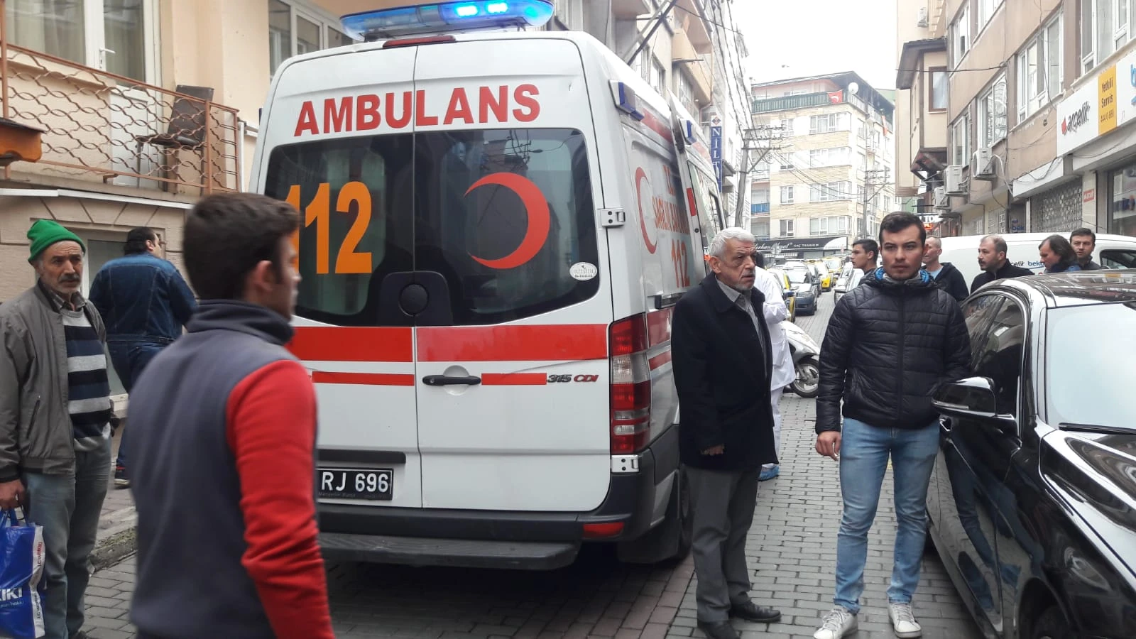 Boşanma aşamasındaki eşini bacağından vurdu