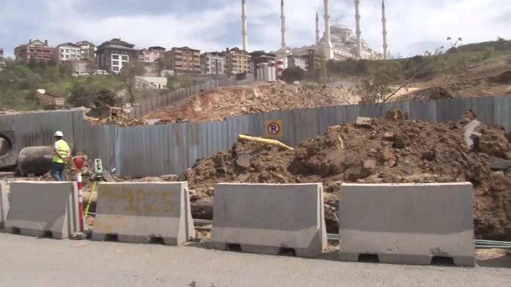 Cumhurbaşkanı Erdoğan, kentsel dönüşüm alanındaki işçileri selamladı