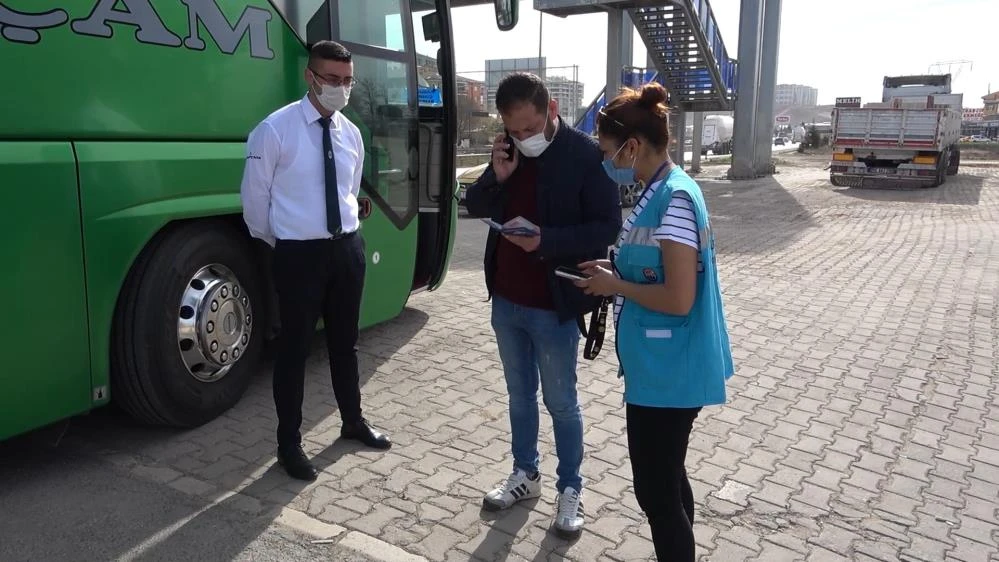 Karantinada olması gerekirken otobüste yakalandı