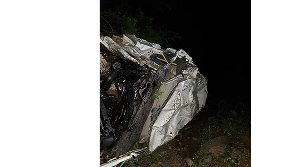 Minibüs uçuruma yuvarlandı: 3 ölü 10 yaralı