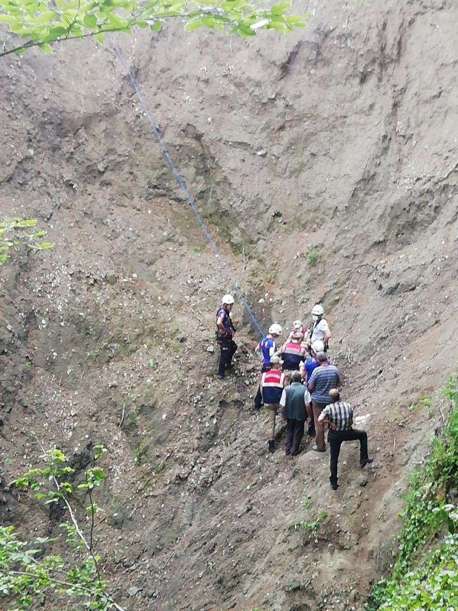 Yamaçta mahsur kalan şahıs kurtarıldı