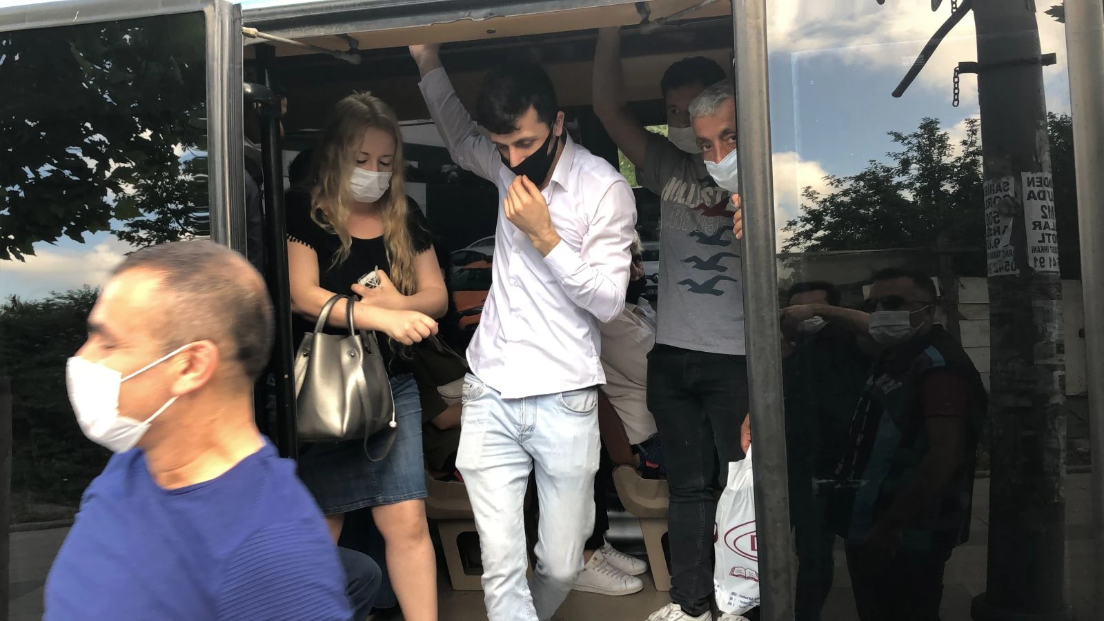 Yasağa rağmen minibüste 25 yolcu