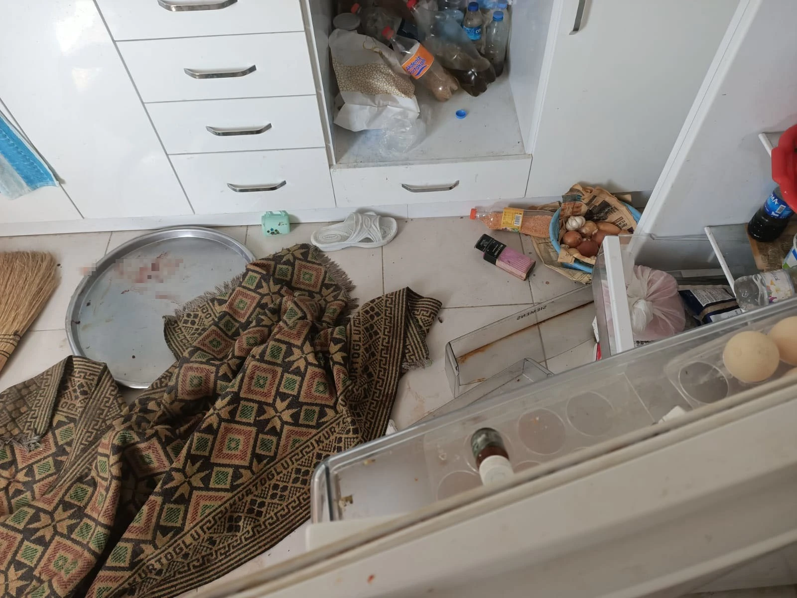 Evinde kanlar içinde bulundu! Hastanede hayatını kaybetti