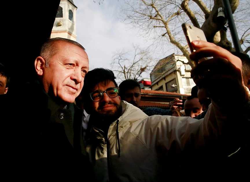 Erdoğan Çınaraltı Çay Bahçesi'nde vatandaşlarla sohbet etti
