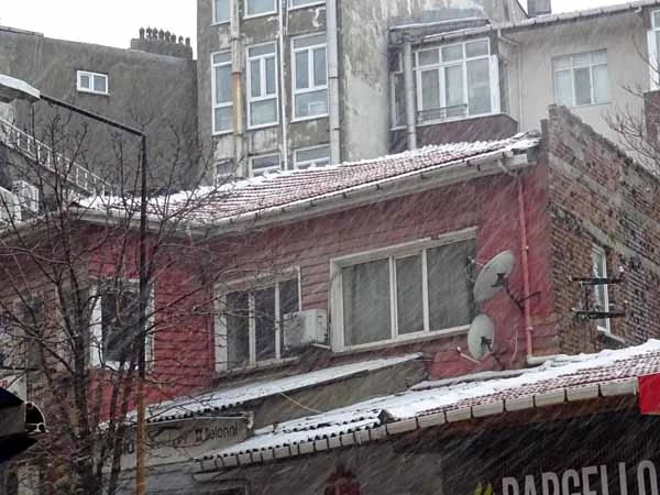 Meteoroloji uyarı üstüne uyarı yayınlamıştı! Ve o ilimizde kar yağışı başladı