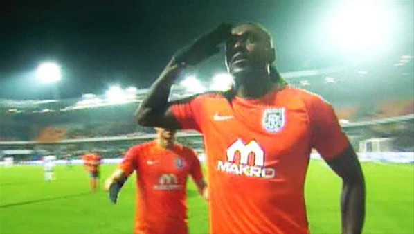 Adebayor'dan asker selamlı gol sevinci: Başakşehir 5-0 önde