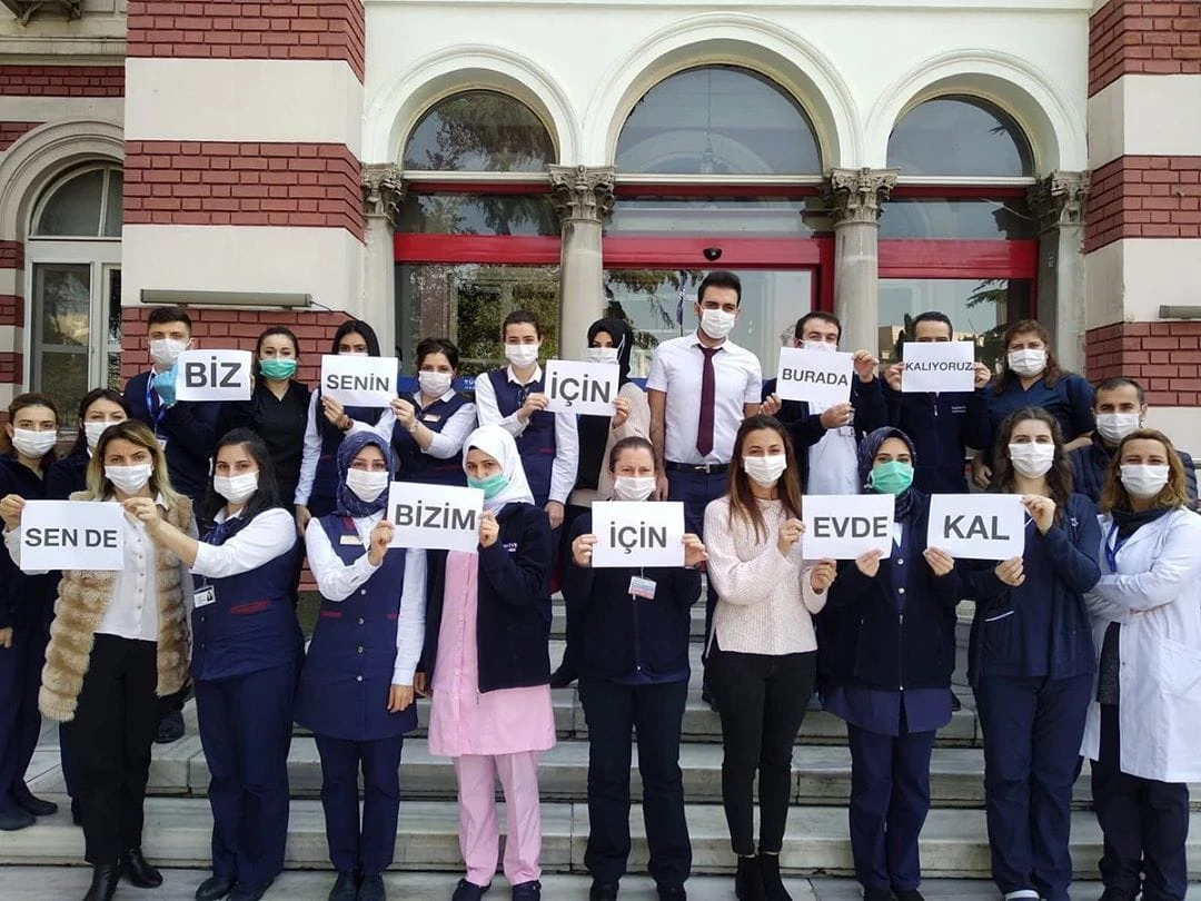 Sağlık çalışanlarından ‘Evde kal’ mesajı