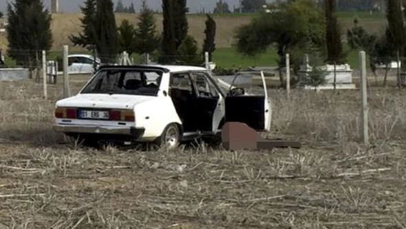 Mezarlıkta silahla vurulmuş 3 erkek cesedi bulundu!