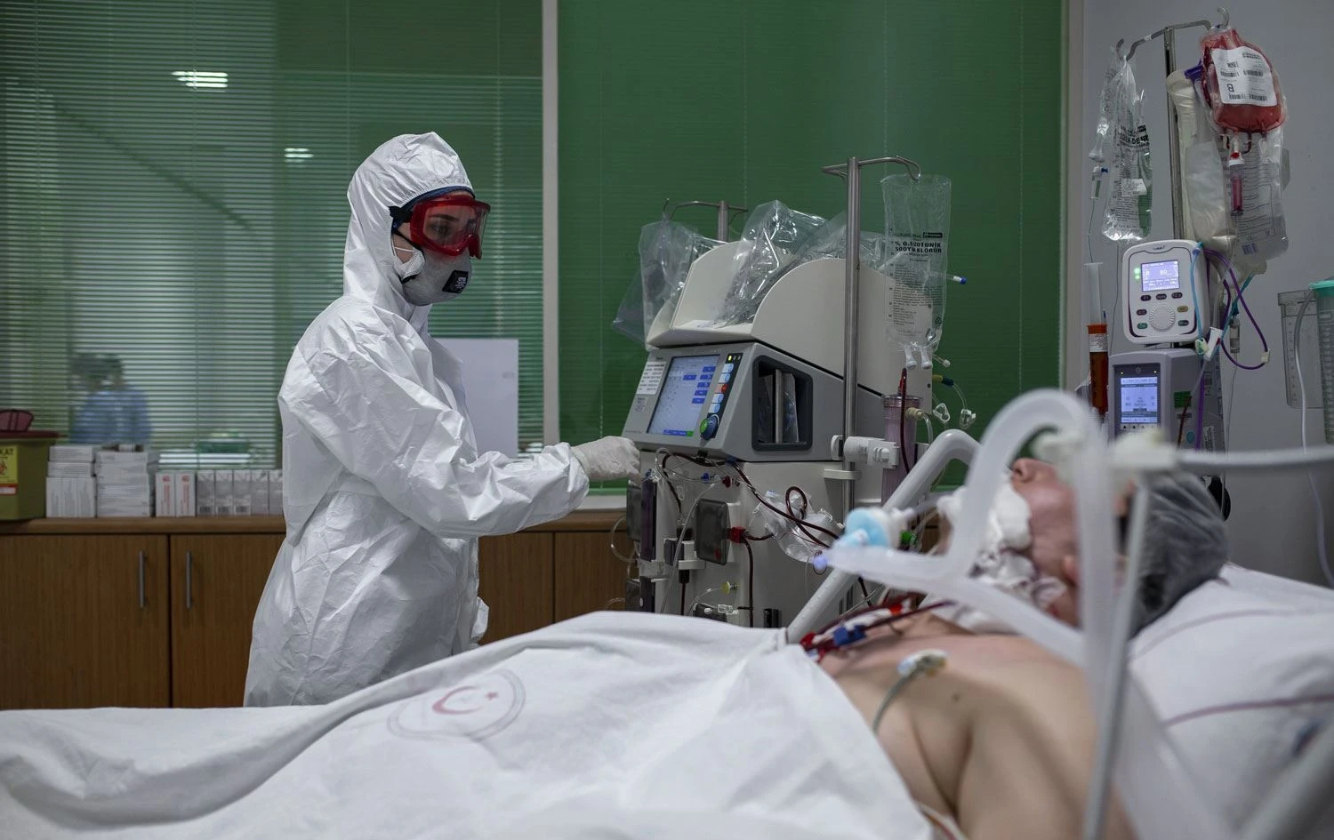 Eski milletvekili, doktor Nesrin Ünal tartışılan iddiasını TGRT Haber'de anlattı. Yılan zehri koronaya çare mi?