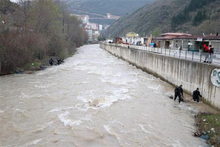 Maçka'da kayıp polisi arama çalışmaları sürüyor