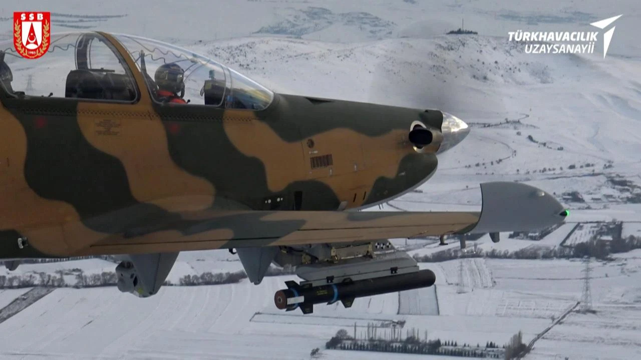 Yerli ve Milli uçak Hürkuş-C'nin görüntüleri ilk kez yayınlandı