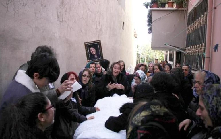 Bu acının tarifi yok! Ukrayna'da öldürülen Buket böyle uğurlandı