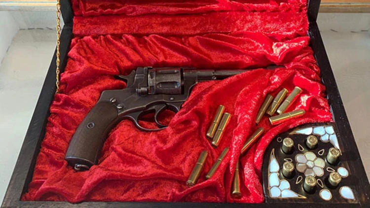 Devlet Bahçeli'ye 121 yıllık tabanca