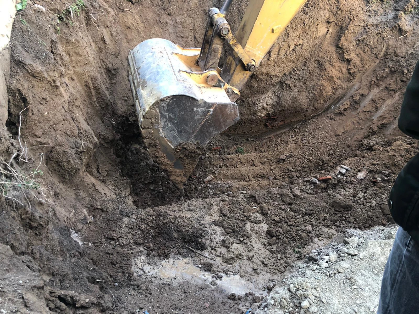 Çalışmalar durduruldu, yol yaparken lahit buldular