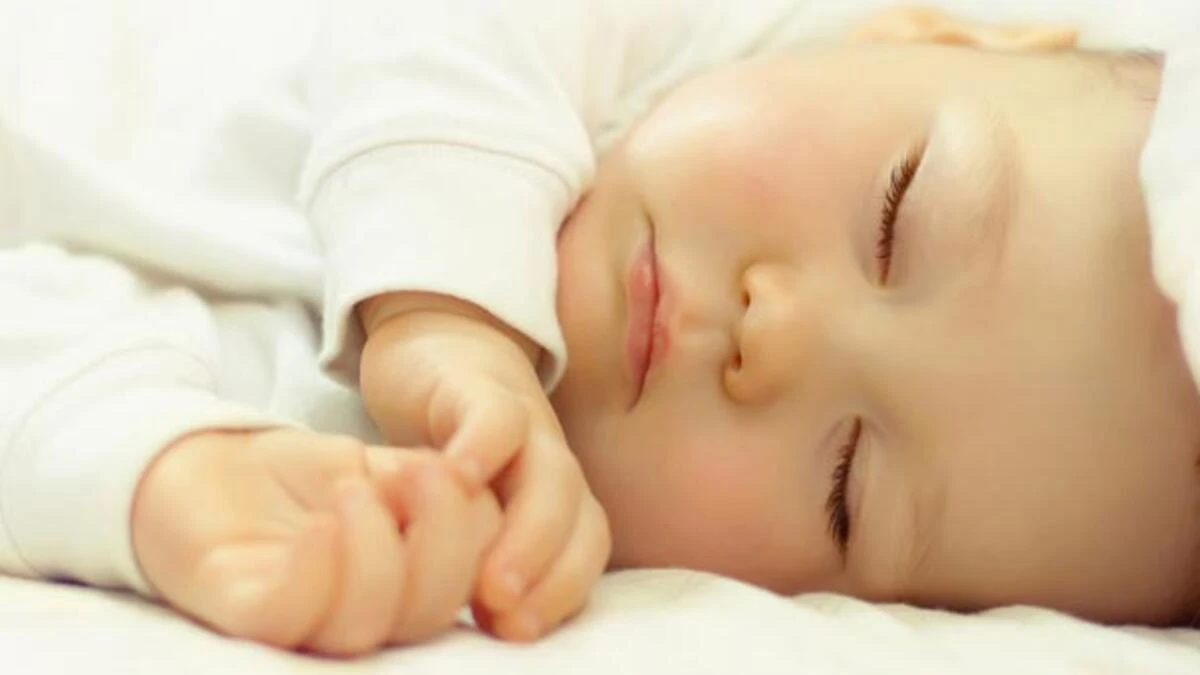 Bebekler Kaç Derece Odada Uyumalı? Bebeklere Gece Şapka Takılmalı mı?