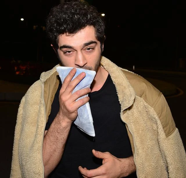 Ünlü oyuncu Burak Deniz'i köpek ısırdı