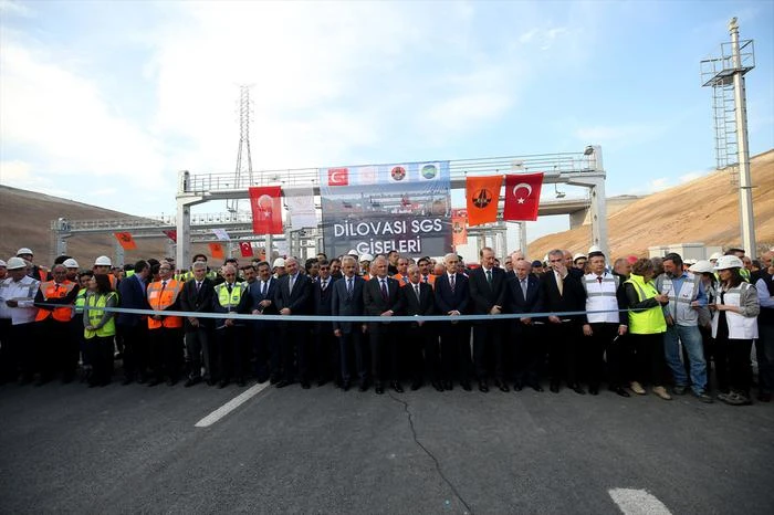 İki dev köprü birbirine bağlandı