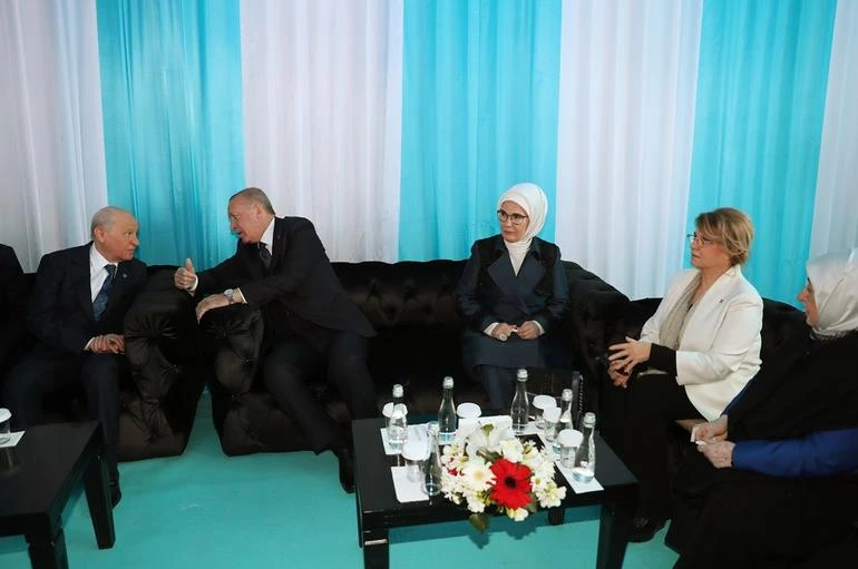 Yenikapı mitinginde samimi sohbet