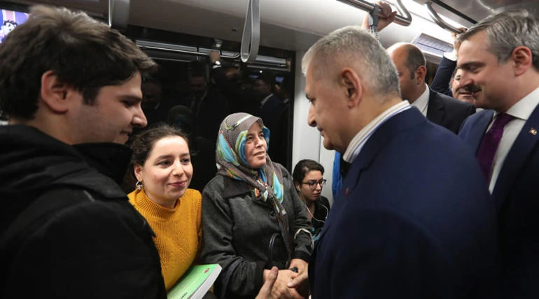 Binali Yıldırım, mitinge metroyla gitti