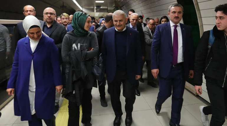 Binali Yıldırım, mitinge metroyla gitti