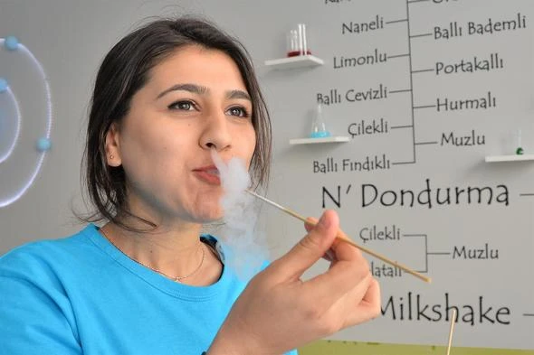 Bu dondurmayı yiyenden duman çıkıyor