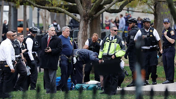Beyaz Saray önünde bir kişi kendini ateşe verdi