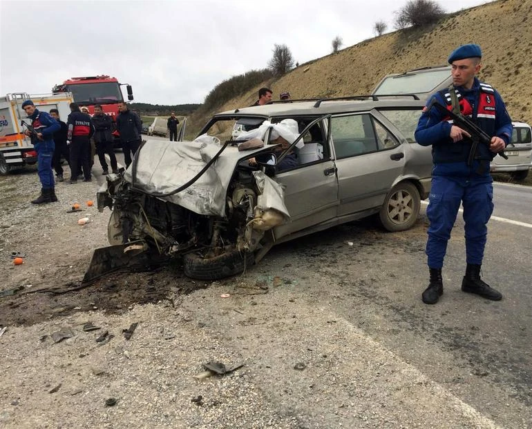 Seyir halinde nişanlısıyla tartışan sürücü, felakete yol açtı: 2 Ölü